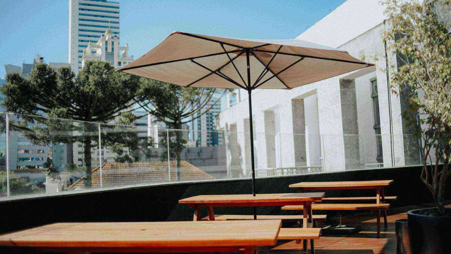 SOLARGY Solar Outdoor Umbrella - Shade, Breeze & Power