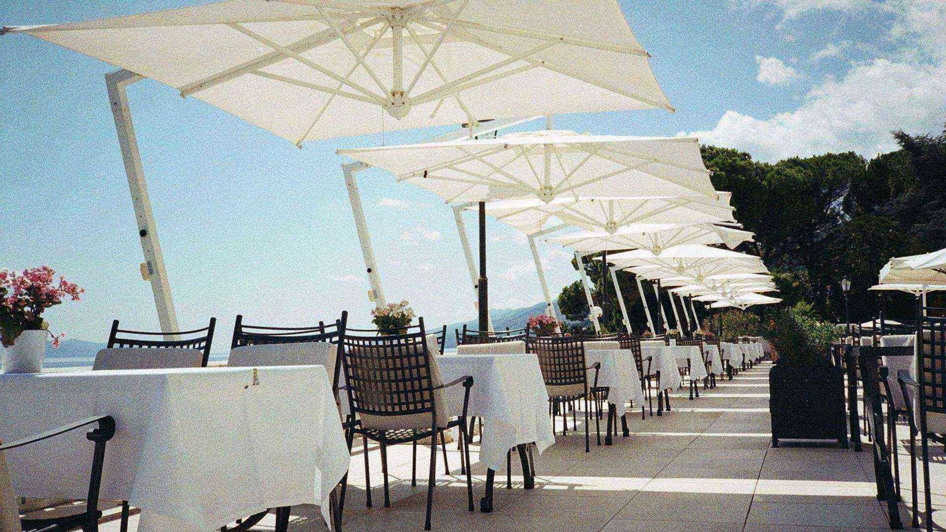 SOLARGY Solar-Powered Fan & Light Umbrella