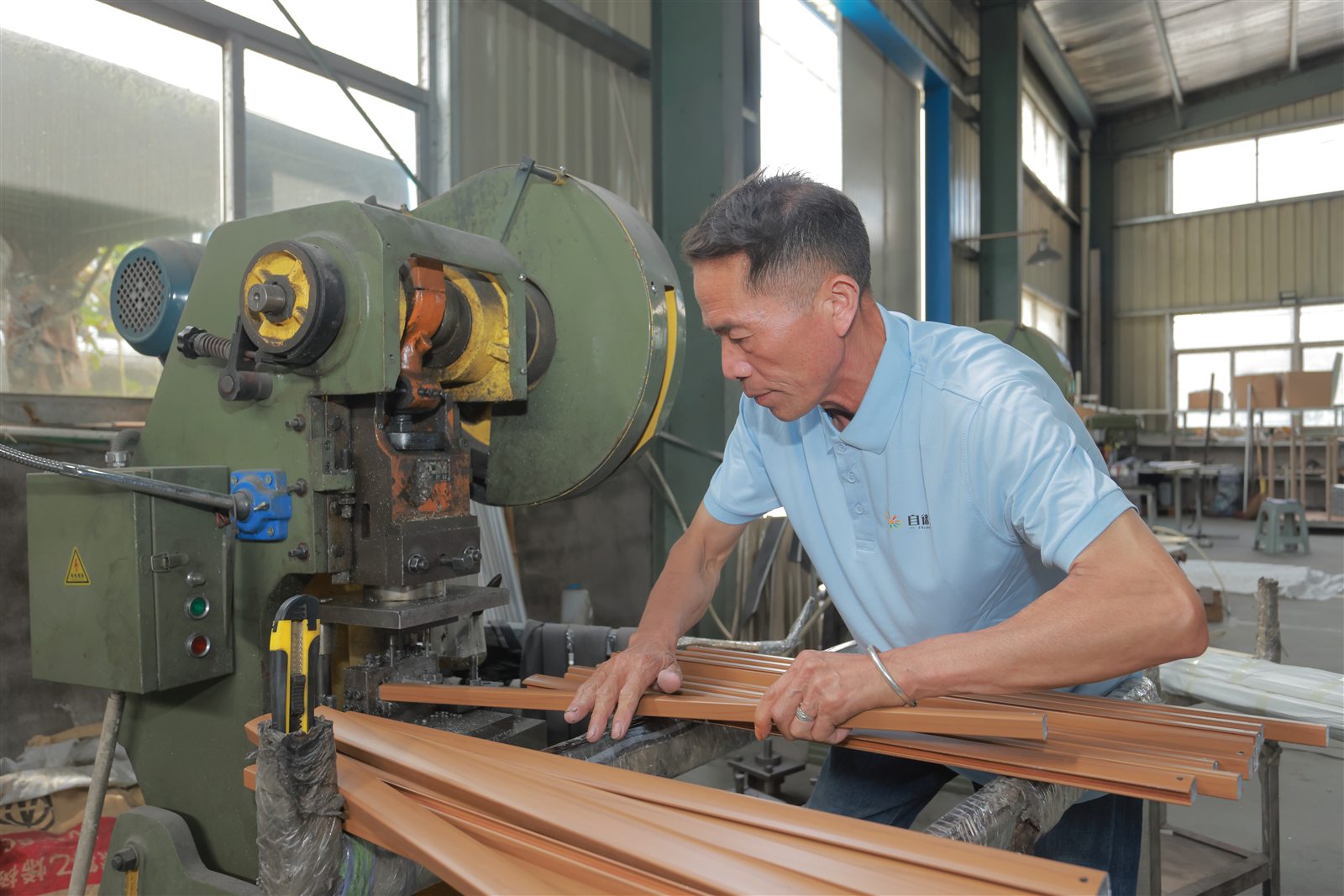 Aluminum profiles and structural components prepared for production.