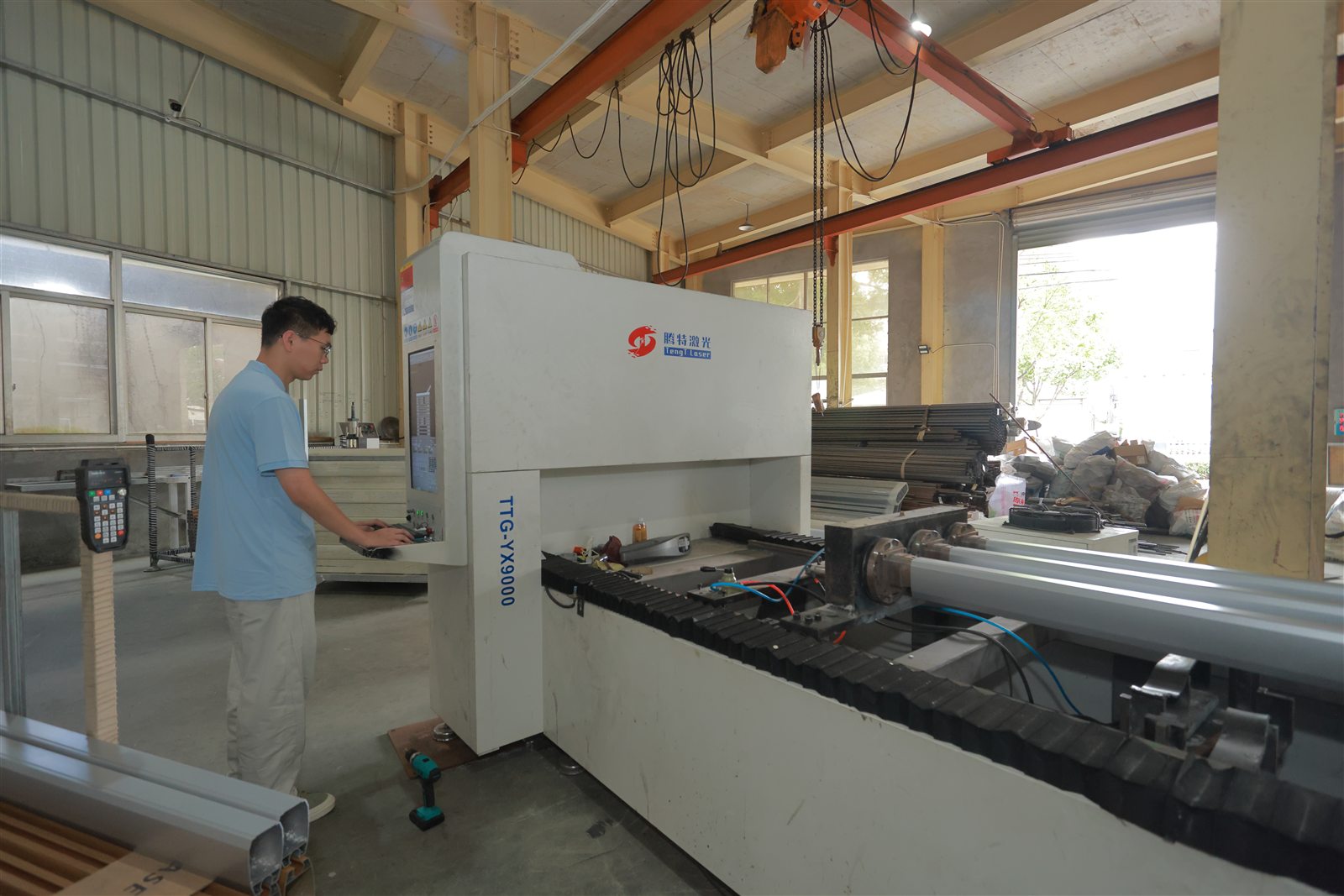 Workshop processing of structural parts.