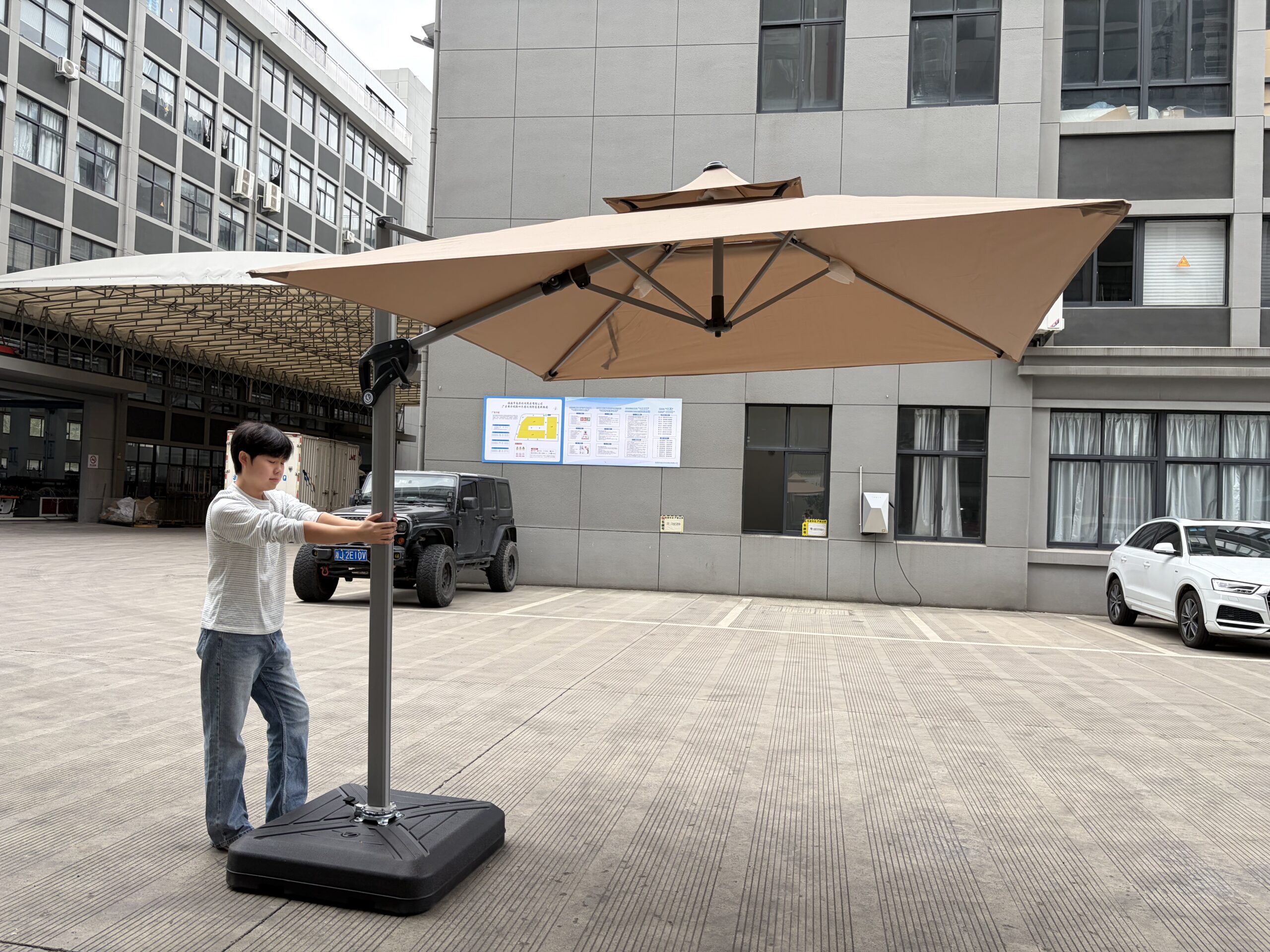 Complete 2.75 x 2.75 m B-Type cantilever patio umbrella